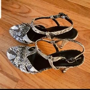 "Final Sales" Vaneli Snakesking heeled Strap Sanda